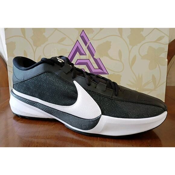 Nike Men's Zoom Freak 5 DZ2946 001 Sz 12.5 NIB Sneaker Trainer Sports Black - Picture 1 of 11